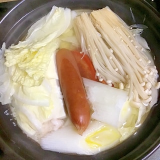 チョリソーとエノキとネギの湯豆腐鍋。